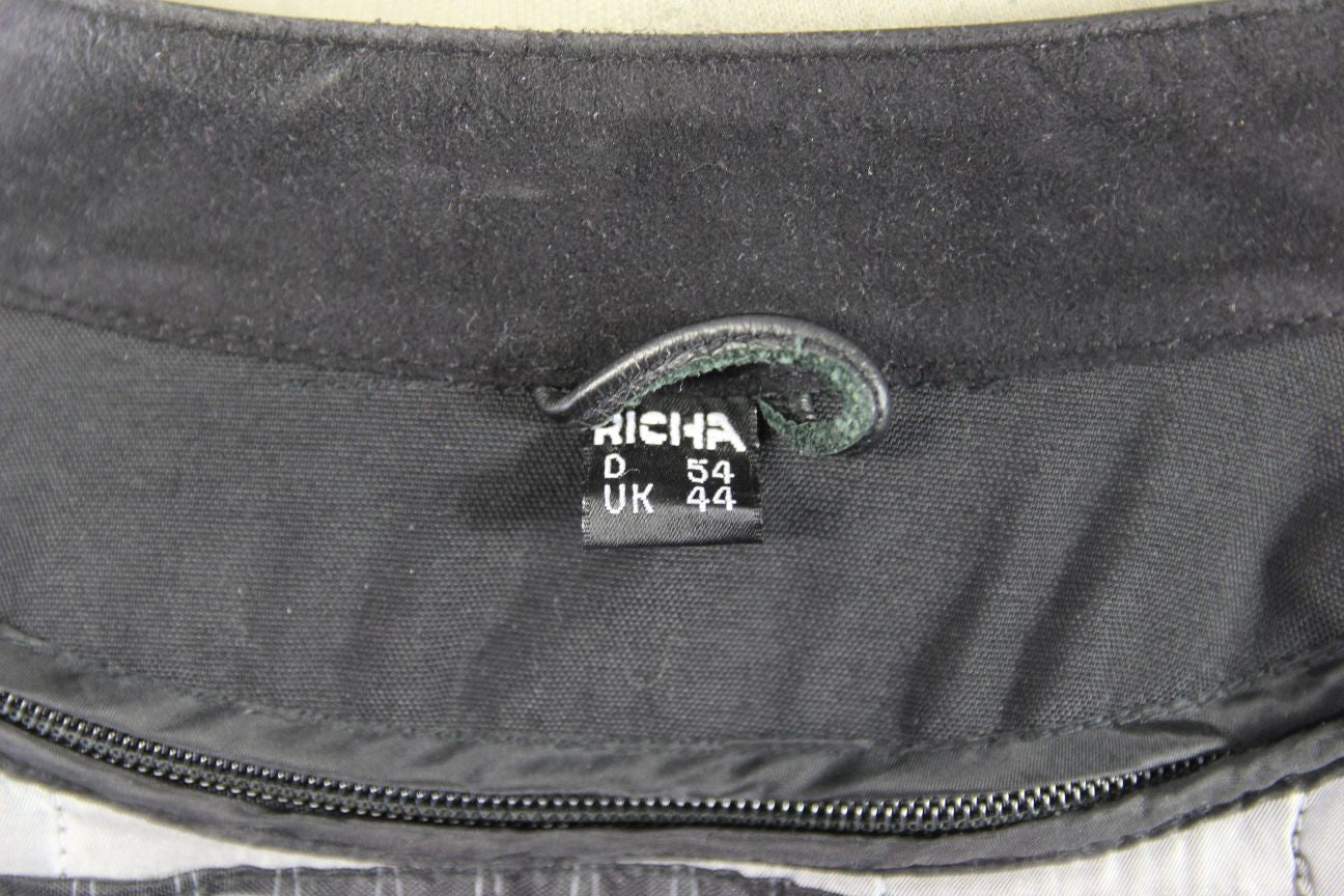 RICHA SILVER & BLACK LEATHER BIKER JACKET WITH CE ARMOUR & THERMAL LINING 44 IN