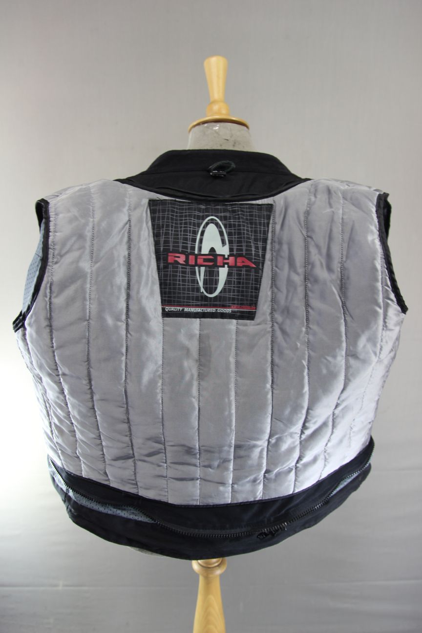RICHA SILVER & BLACK LEATHER BIKER JACKET WITH CE ARMOUR & THERMAL LINING 44 IN