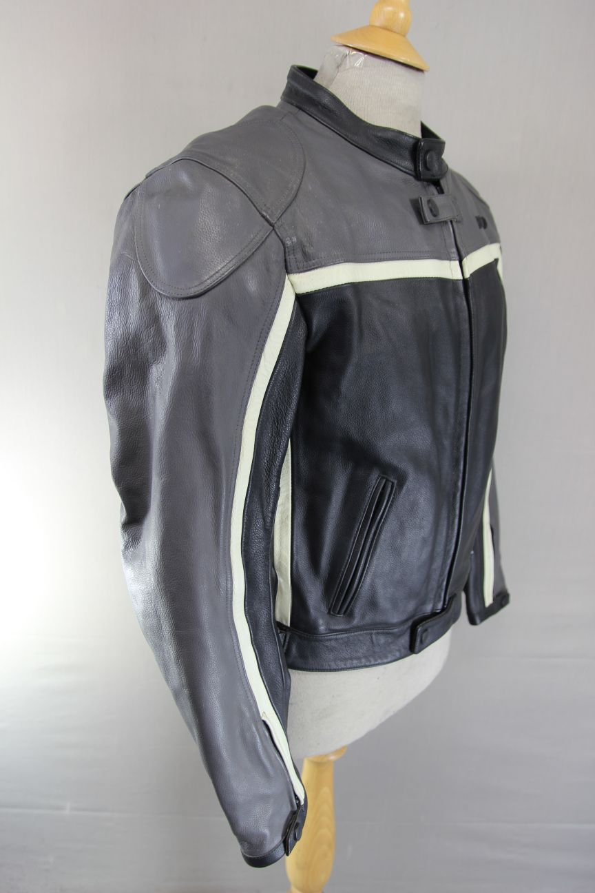 DUCATI ITALIAN MADE LEATHER BIKER JACKET WITH CE ARMOUR & THERMAL LINING 36 IN/S