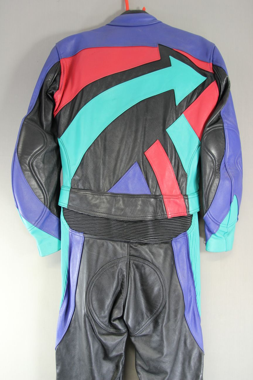 VINTAGE 80'S/90'S UVEX 2 PIECE LEATHER BIKER SUIT WITH PROTECTORS CHEST 38 INCH