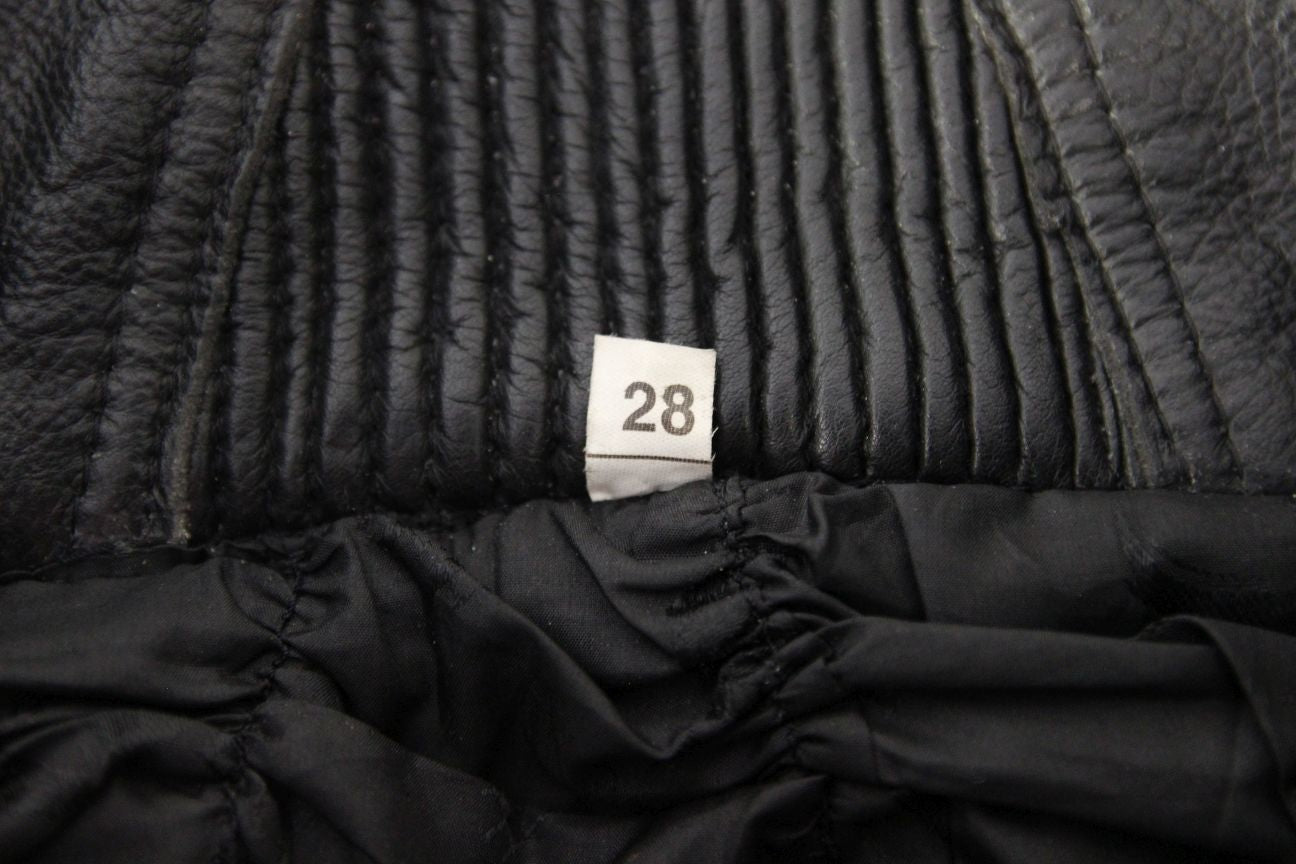 BELSTAFF BLACK LEATHER BIKER TROUSERS: WAIST 28 INCH/INSIDE LEG 32 INCH