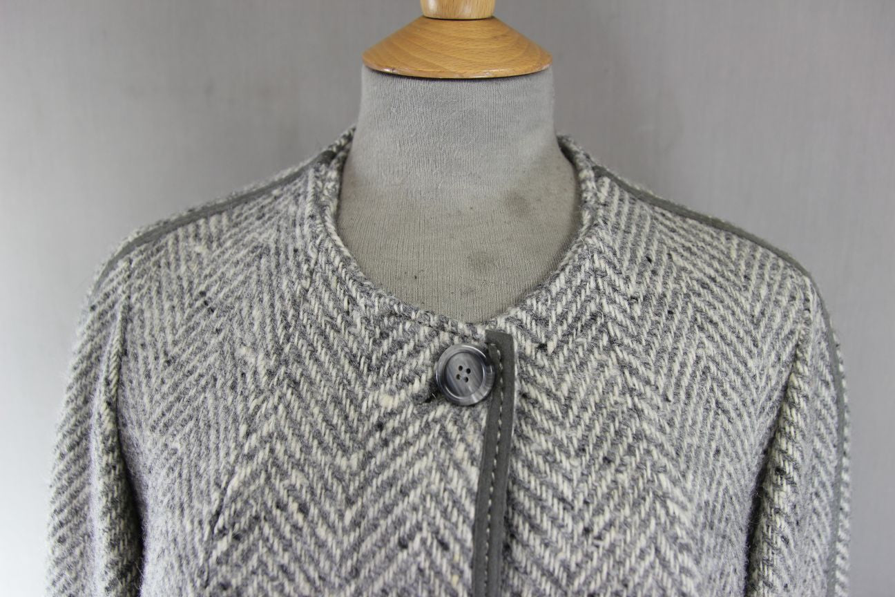 SUPERB GREY HERRINGBONE WOOL RICH BLEND SUEDE LEATHER TRIIMED COAT 36 INCH