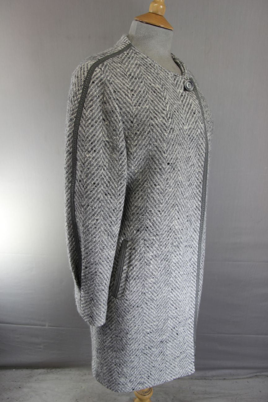 SUPERB GREY HERRINGBONE WOOL RICH BLEND SUEDE LEATHER TRIIMED COAT 36 INCH