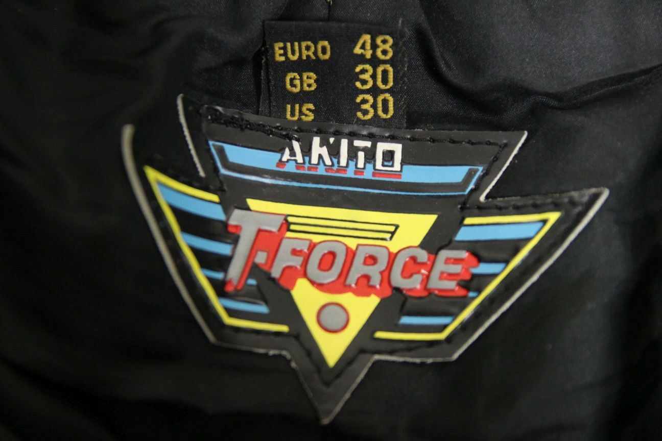 AKITO T FORCE BLACK LEATHER BIKER TROUSERS: WAIST 30 INCHES/INSIDE LEG 26 INCHES