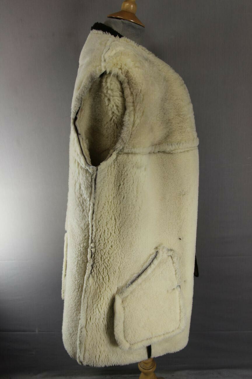 VINTAGE 1970's BRITISH MADE LIGHT BROWN SUEDE LEATHER SHEEPSKIN LINED COAT 36 IN