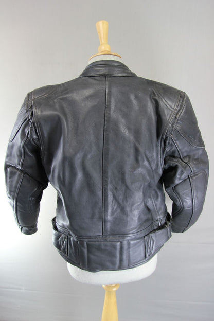 BRITISH DESIGNED RHINO BLACK COWHIDE LEATHER BIKER JACKET + PROTECTORS: SIZE 14