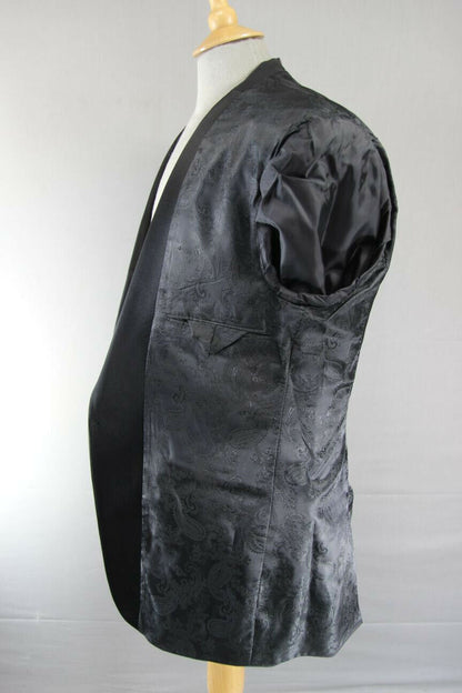 BRAND NEW BLACK FORMALWEAR SINGLE BUTTONED TUXEDO DINNER JACKET: 42 IN (REG FIT)