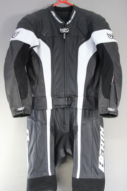 BERIK 2 PIECE BLACK & WHITE LEATHER BIKER SUIT + CE ARMOUR & KNEE SLIDERS 40 IN