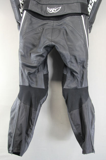 BERIK 2 PIECE BLACK & WHITE LEATHER BIKER SUIT + CE ARMOUR & KNEE SLIDERS 40 IN