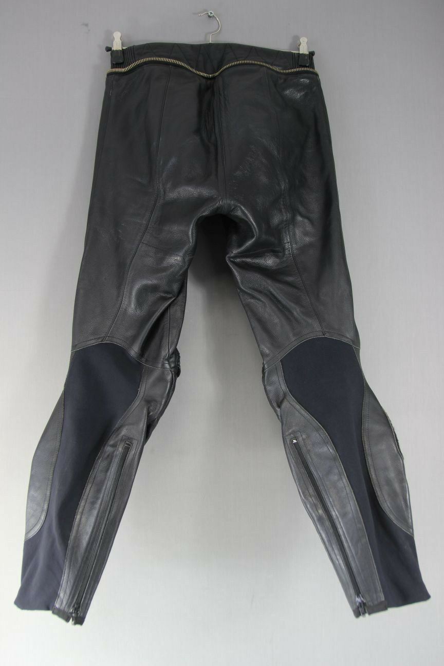 BIKE IN ACTION LEATHER TROUSERS + KNEE SLIDERS/CE ARMOUR: WAIST 30/I. LEG 29 IN
