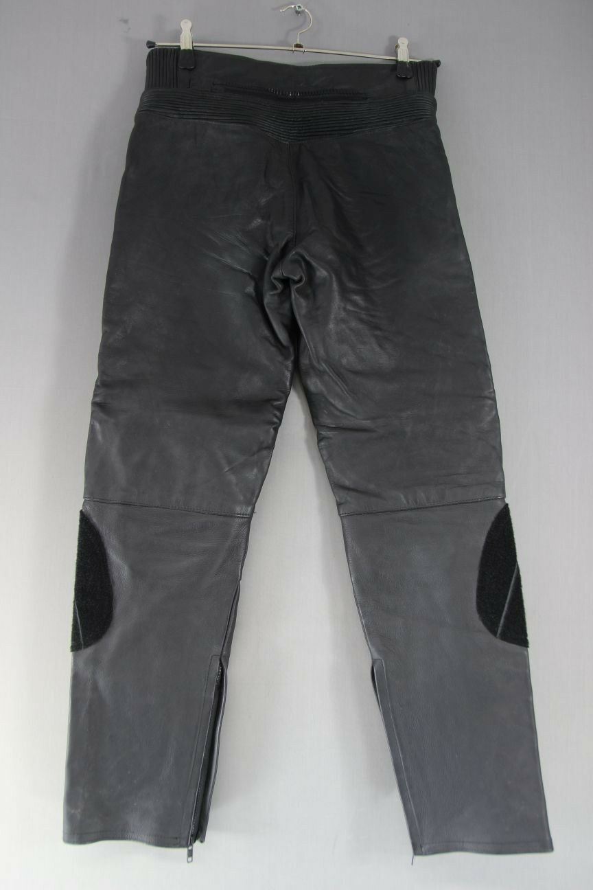BIKERS CLUB BLACK STEERHIDE LEATHER BIKER TROUSERS: WAIST 30 IN/INSIDE LEG 30 IN