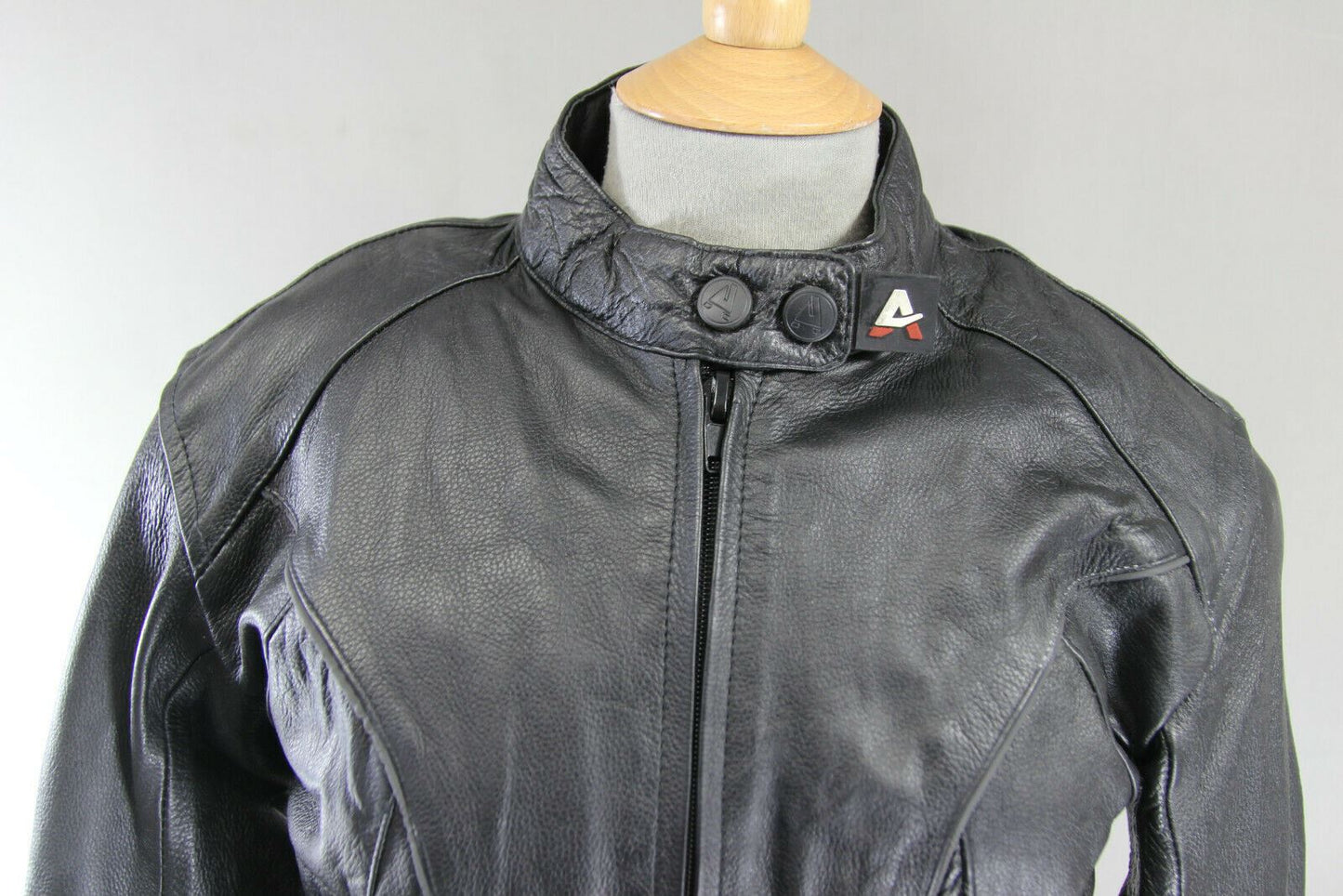 AKITO CONCEPTWEAR BLACK LEATHER BIKER JACKET + CE ARMOUR/THERMAL LINING: SIZE 12