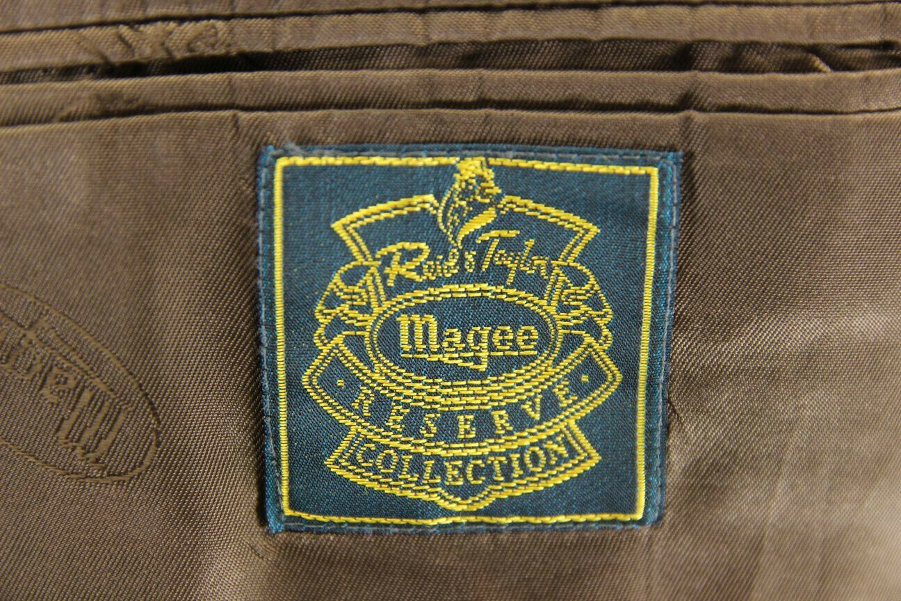 SUPERB MAGEE 2 PIECE PURE WOOL SUIT CHEST 42/WAIST 30 INCHES