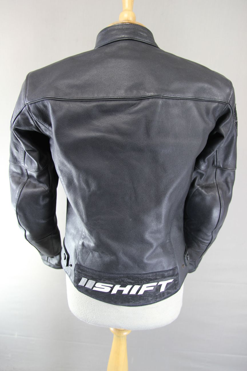 SWIFT BLACK LEATHER BIKER JACKET WITH CE ARMOUR & THERMAL LINING: 34 IN/X SMALL