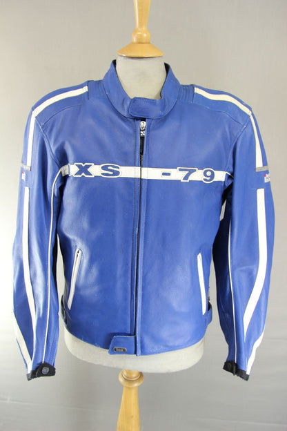 IXS 79 BLUE & WHITE LEATHER BIKER JACKET WITH CE ARMOUR & THERMAL LINING 42 IN