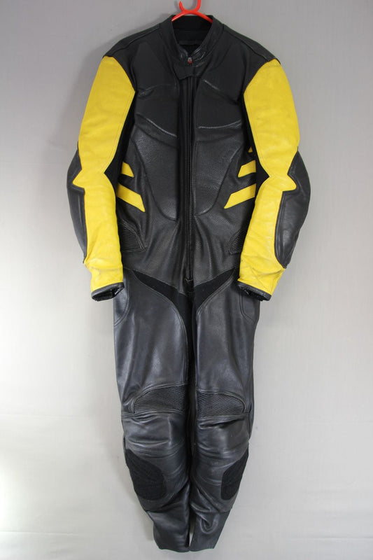 TRIUMPH BRITISH MADE 1 PIECE BLACK & YELLOW LEATHER BIKER SUIT + CE ARMOUR 46 IN