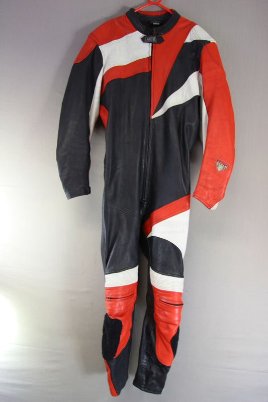 AKITO DAYTONA 1PIECE BLACK, RED & WHITE LEATHER BIKER SUIT CHEST 44-46/WAIST 40"