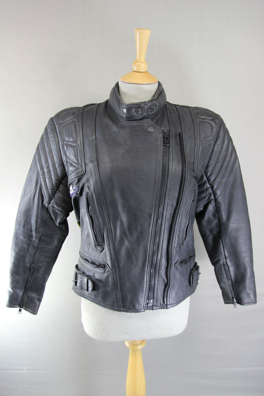 AKITO BLACK LEATHER BIKER JACKET WITH CE BACK ARMOUR: SIZE 10 32-34 INCH CHEST
