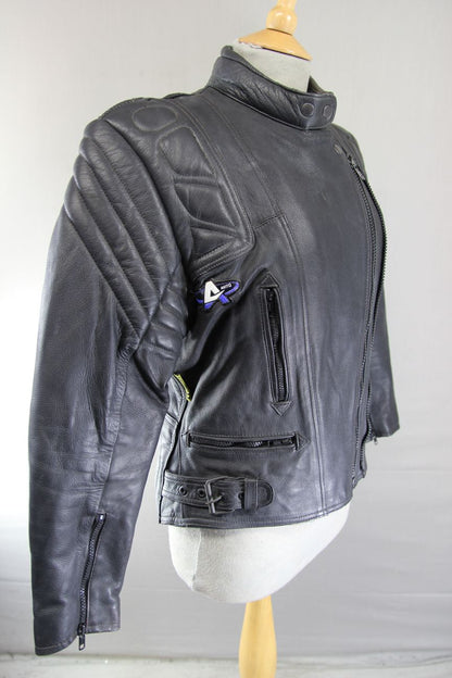 AKITO BLACK LEATHER BIKER JACKET WITH CE BACK ARMOUR: SIZE 10 32-34 INCH CHEST