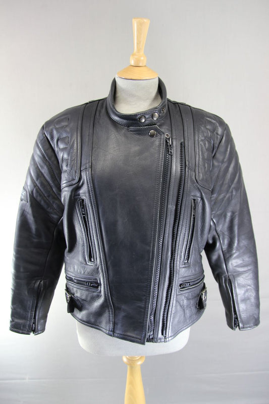 CLASSIC SPORTEX APOLLO BLACK LEATHER BIKER JACKET WITH BACK PROTECTOR: SIZE 16