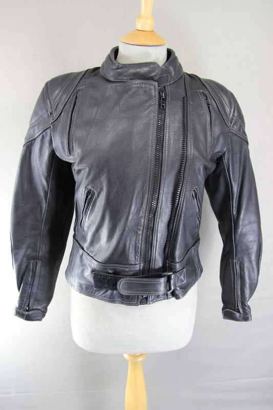 ASHMAN BLACK LEATHER BIKER JACKET WITH BACK, SHOULDER & ELBOW CE ARMOUR: SIZE 12