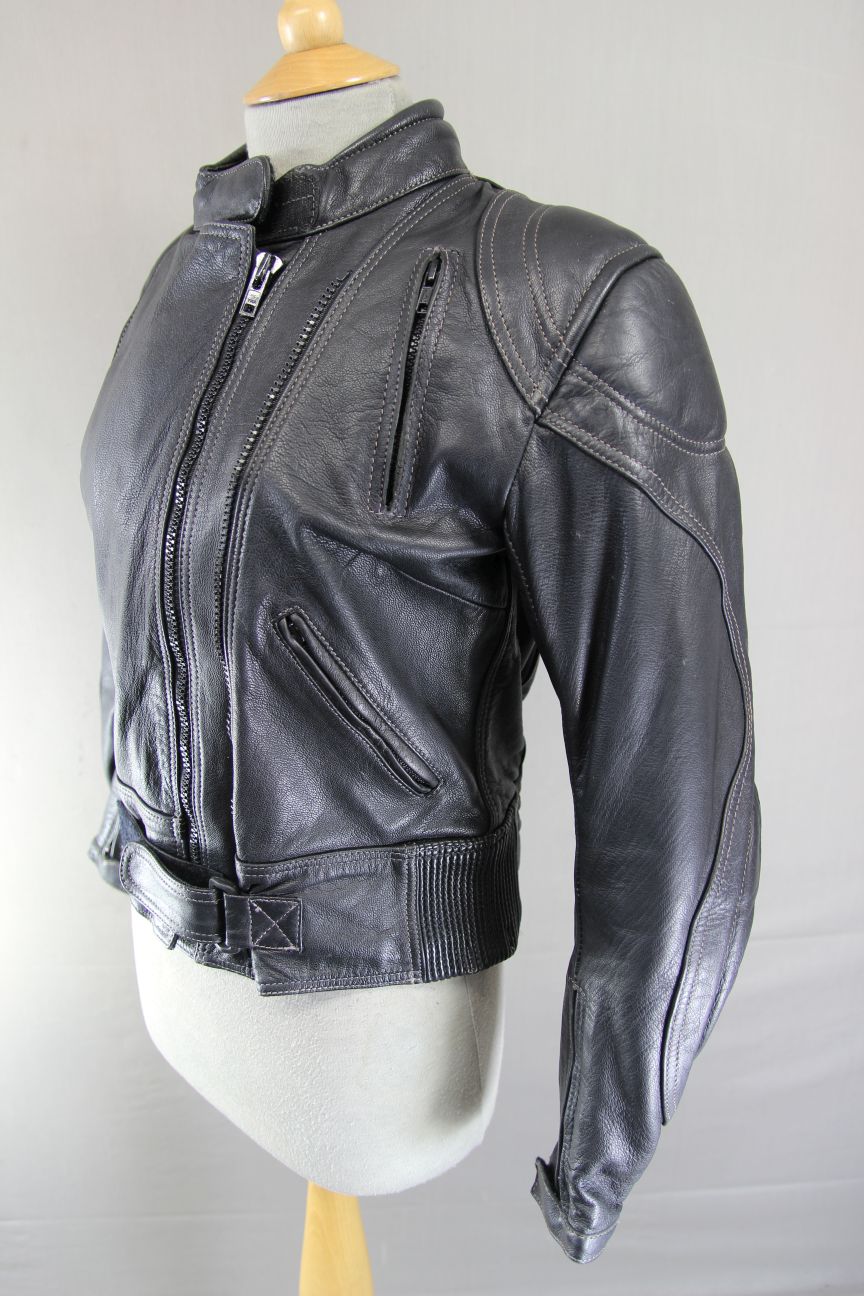 ASHMAN BLACK LEATHER BIKER JACKET WITH BACK, SHOULDER & ELBOW CE ARMOUR: SIZE 12