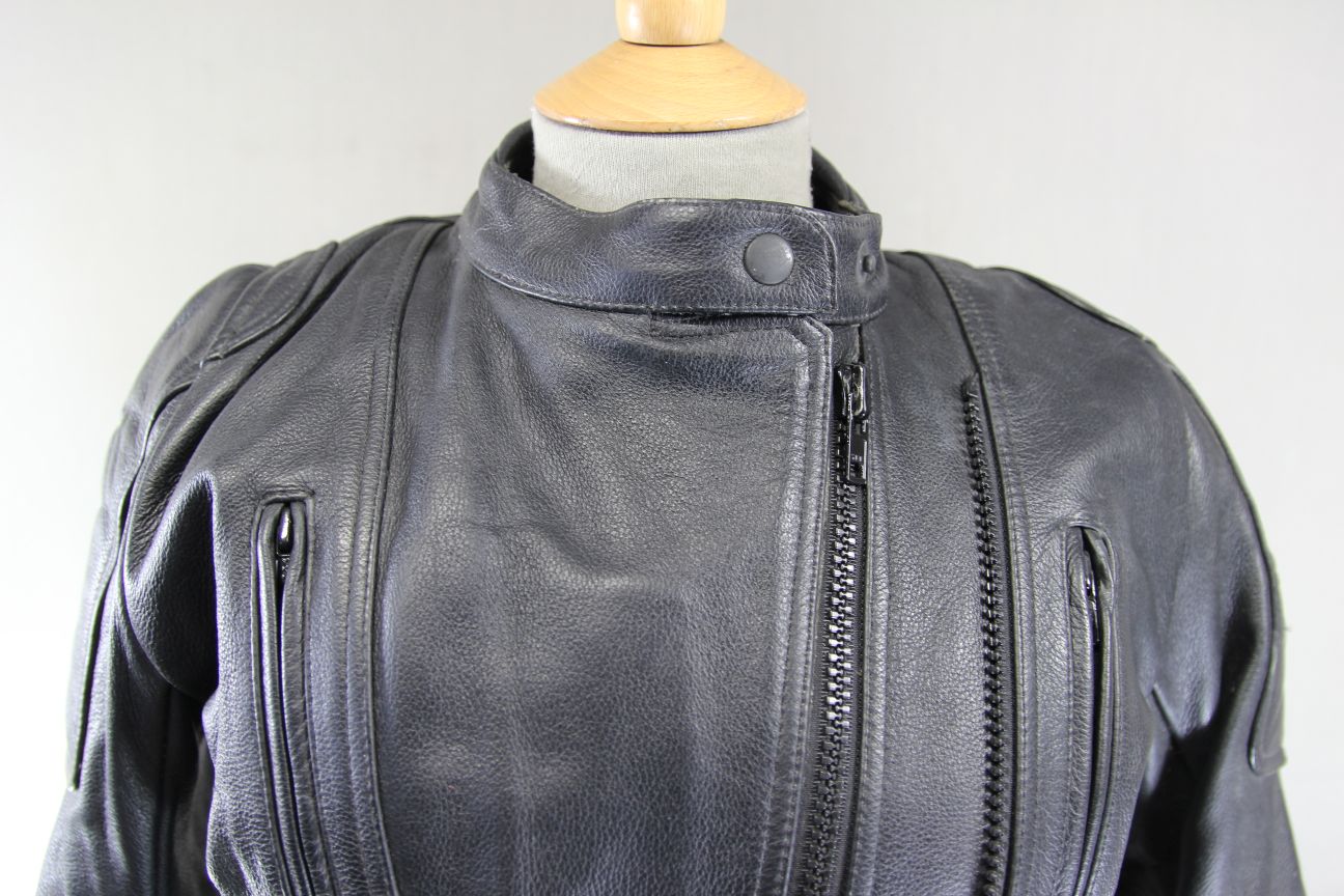 FRANK THOMAS BLACK LEATHER BIKER JACKET WITH CE ARMOUR & THERMAL LINING: SIZE 12
