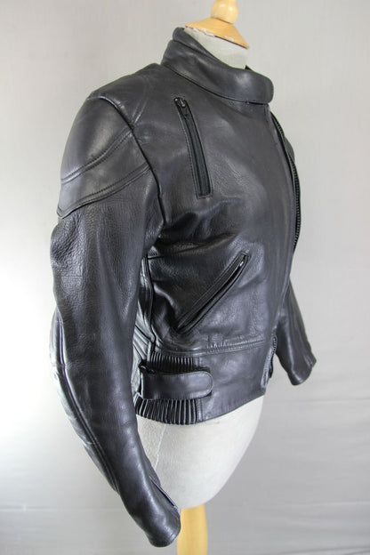 ASHMAN BLACK COWHIDE LEATHER BIKER JACKET WITH REMOVABLE PROTECTORS: SIZE 10