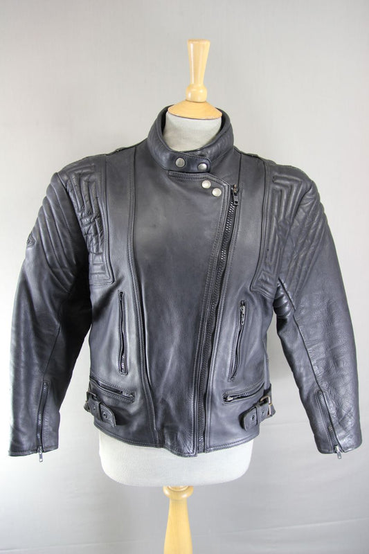 CLASSIC AKITO T-FORCE BLACK LEATHER BIKER JACKET: SIZE 18/40 INCH CHEST