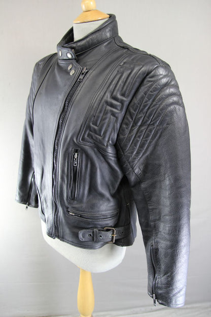 CLASSIC AKITO T-FORCE BLACK LEATHER BIKER JACKET: SIZE 18/40 INCH CHEST