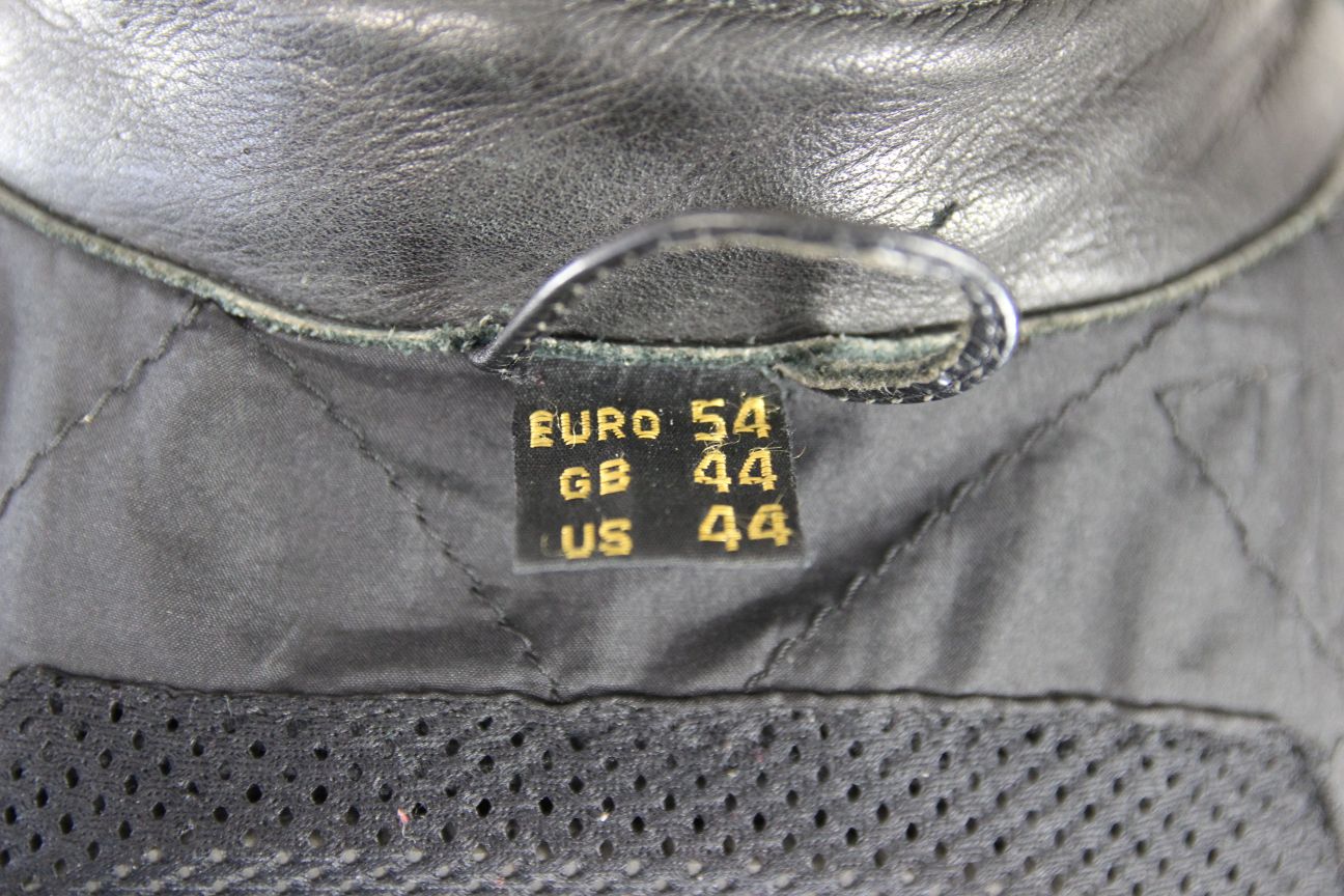AKITO CLASSIC BLACK LEATHER BIKER JACKET WITH BACK PROTECTOR 42-44 INCH CHEST