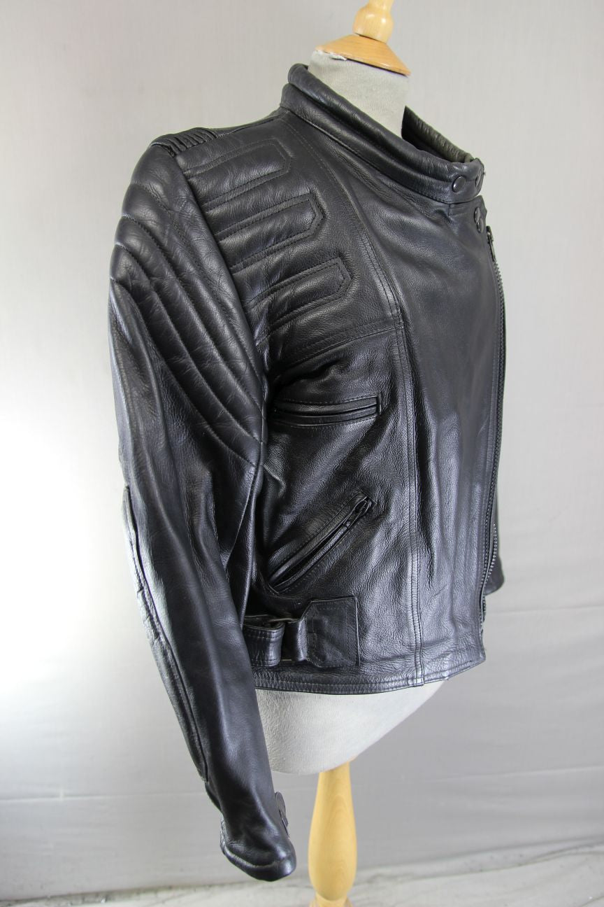 CLASSIC JUST BIKERS BLACK LEATHER COTTON LINED BIKER JACKET: SIZE 16 38-40 INCH