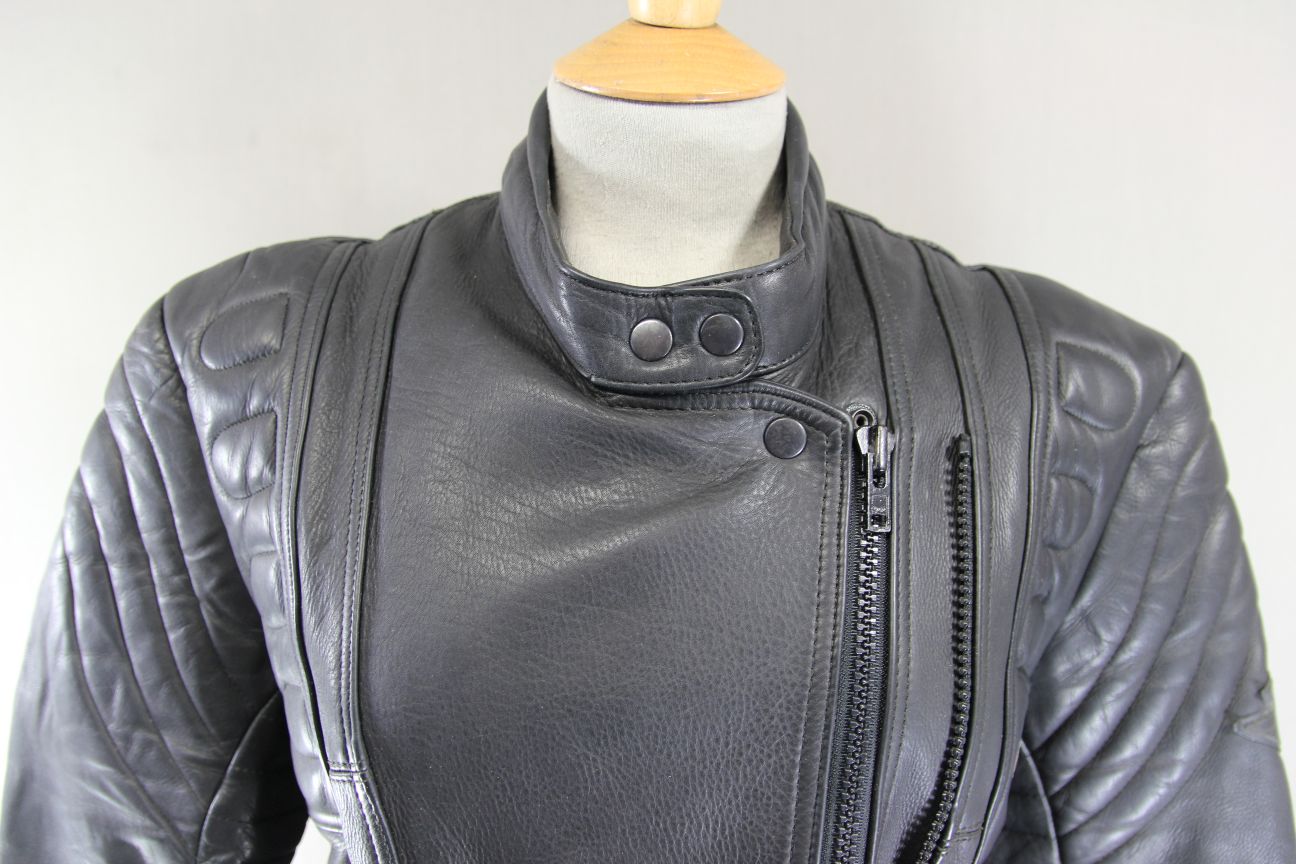 AKITO CLASSIC BLACK LEATHER BIKER JACKET WITH BACK PROTECTOR: SIZE 14