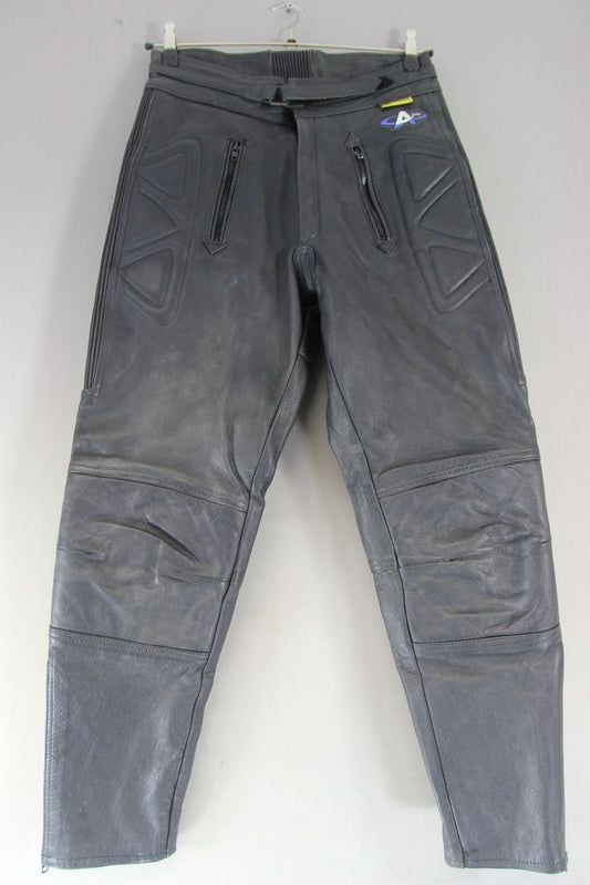 AKITO BLACK LEATHER BIKER TROUSERS WITH CE KNEE ARMOUR: WAIST 30-32 IN/LEG 28 IN