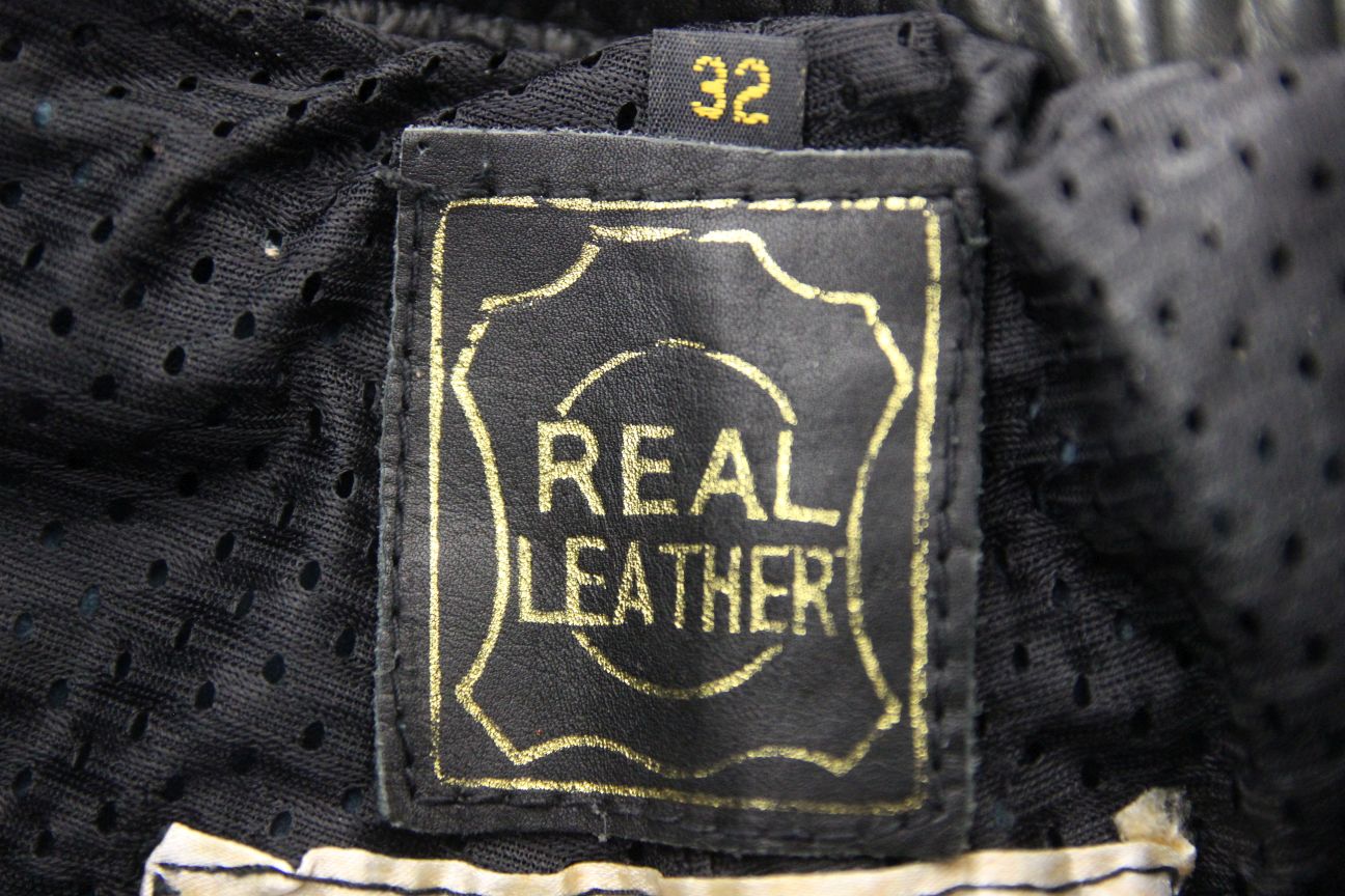 J&S CLASSIC BLACK LEATHER BIKER TROUSERS WAIST 30-32 INCHES/INSIDE LEG 31 INCHES