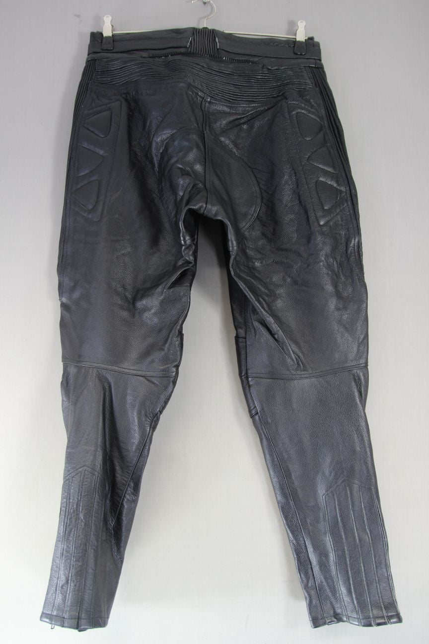 AKITO BLACK LEATHER BIKER TROUSERS + HIP/KNEE CE ARMOUR SIZE 16 WAIST 32/LEG 30"