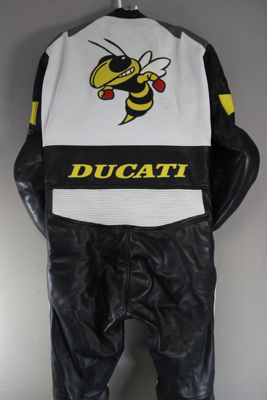 BRITISH MADE 1 PIECE A.M. LEATHERS 'DUCATI' BIKER SUIT+ARMOUR/KNEE SLIDERS 42"