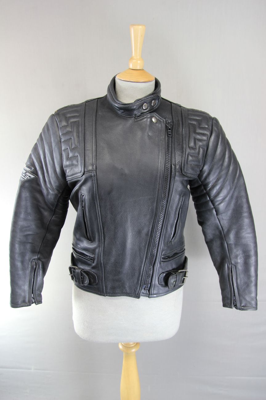 CLASSIC AKITO T-FORCE BLACK LEATHER BIKER JACKET: SIZE 10/32-34 INCH CHEST