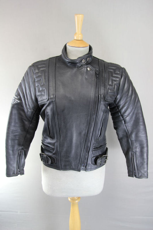 CLASSIC AKITO T-FORCE BLACK LEATHER BIKER JACKET: SIZE 10/32-34 INCH CHEST