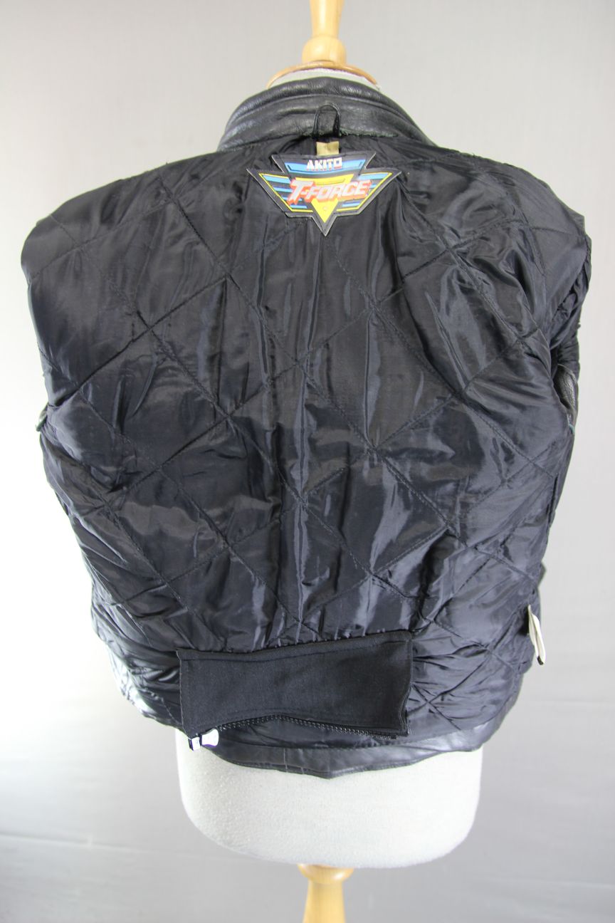 CLASSIC AKITO T-FORCE BLACK LEATHER BIKER JACKET: SIZE 10/32-34 INCH CHEST