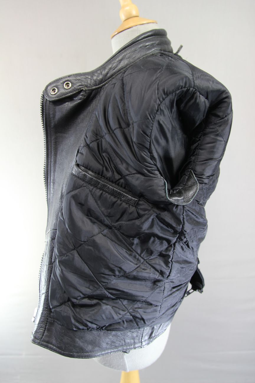 CLASSIC AKITO T-FORCE BLACK LEATHER BIKER JACKET: SIZE 10/32-34 INCH CHEST