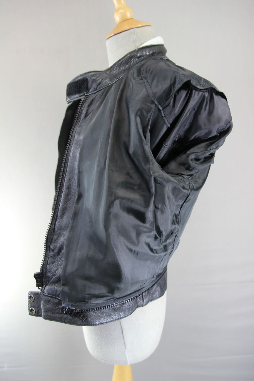 J&S BLACK, RED & WHITE LEATHER BIKER JACKET: SIZE 12 34-36 INCH CHEST