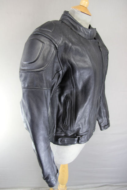 ASHMAN BLACK COWHIDE LEATHER BIKER JACKET WITH ARMOUR & THERMAL LINING: SIZE 16