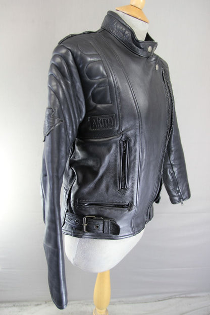 AKITO MERCURY PLUS BLACK LEATHER BIKER JACKET WITH BACK PROTECTOR: SIZE 16