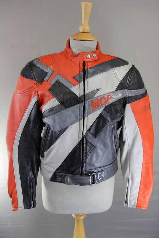 MQP SIGMA SILVER, RED & BLACK LEATHER BIKER JACKET WITH BACK PROTECTOR: SIZE 16