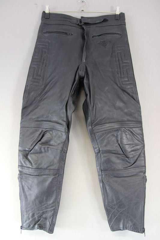 AKITO T-FORCE PLUS BLACK LEATHER BIKER TROUSERS: WAIST 32-34 IN/INSIDE LEG 29 IN