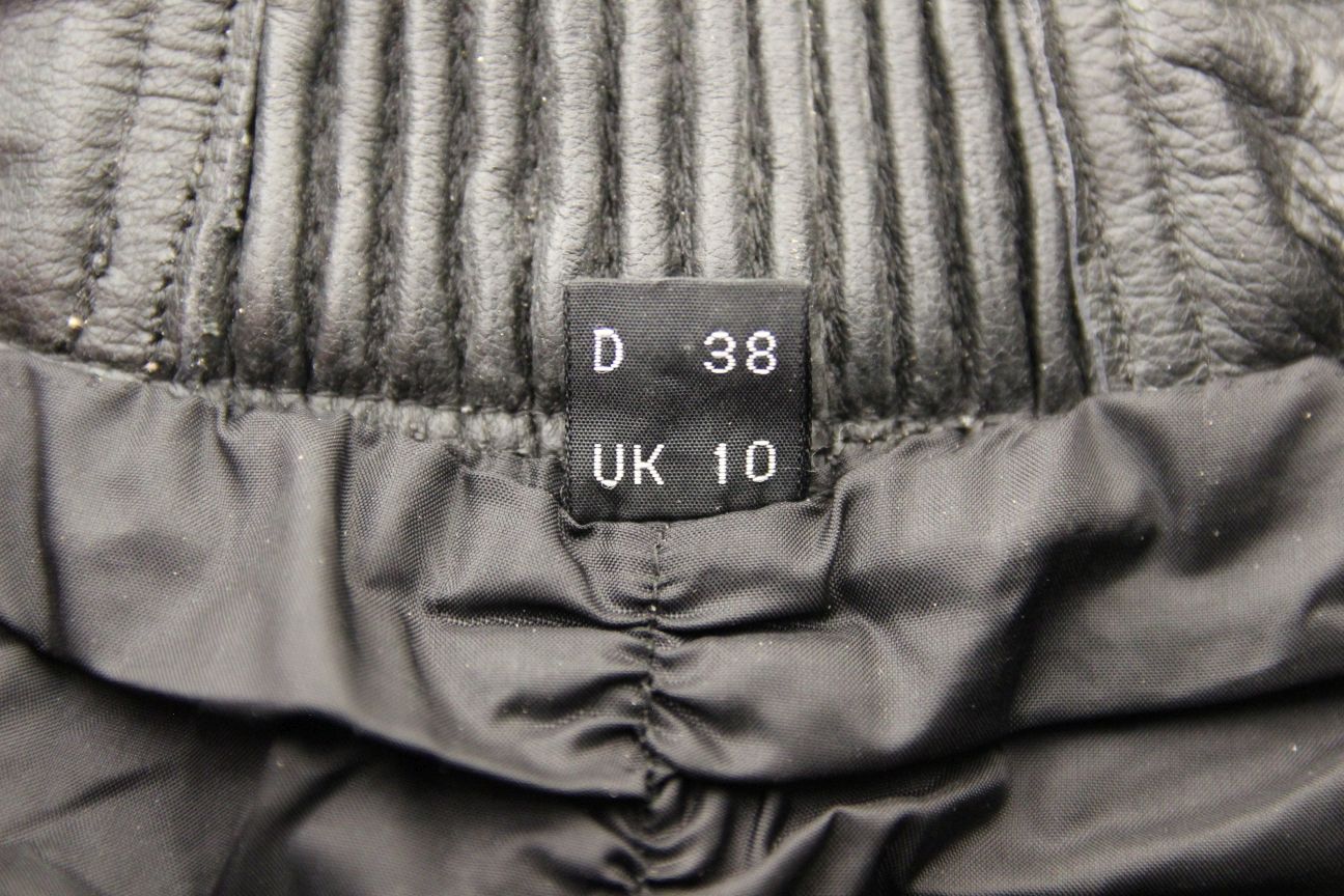 AKITO G-FORCE BLACK LEATHER BIKER TROUSERS: SIZE 10 WAIST 28 IN/INSIDE LEG 28 IN