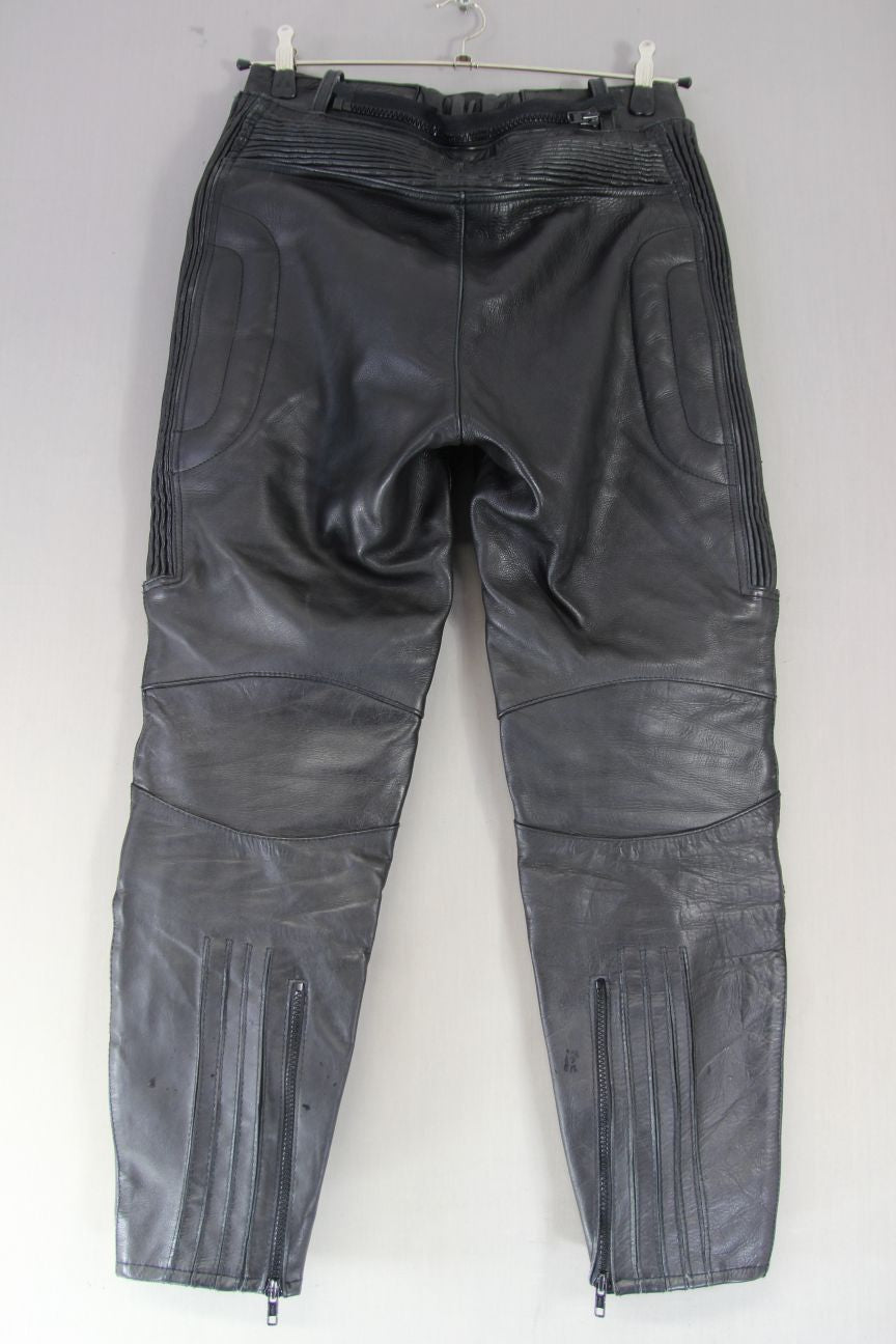 J&S BLACK LEATHER BIKER TROUSERS WAIST 30-32 INCH/INSIDE LEG 28 INCH (SHORT FIT)