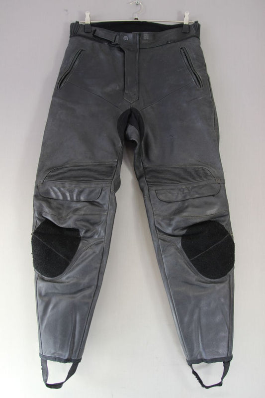 AARD WEAR BLACK LEATHER BIKER TROUSERS: WAIST 32 INCHES/INSIDE LEG 31 INCHES