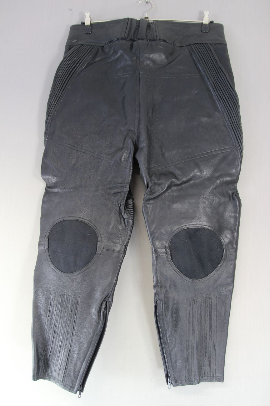 J&S BLACK LEATHER BIKER TROUSERS WAIST 38-40 INCH/INSIDE LEG 25 INCH (SHORT FIT)